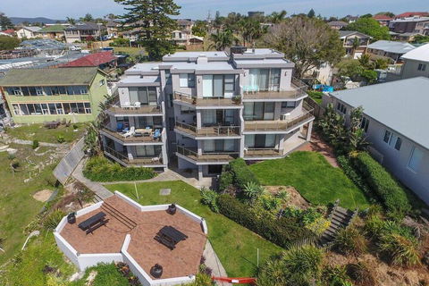 Beachfront On Werrina - Sunshine Coast Guide 1