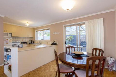 PERFECT On PYMBLE AVE - Sunshine Coast Guide 3