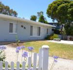Bay Breeze Cottage - Sunshine Coast Guide