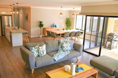 Amaroo - Sunshine Coast Guide 6