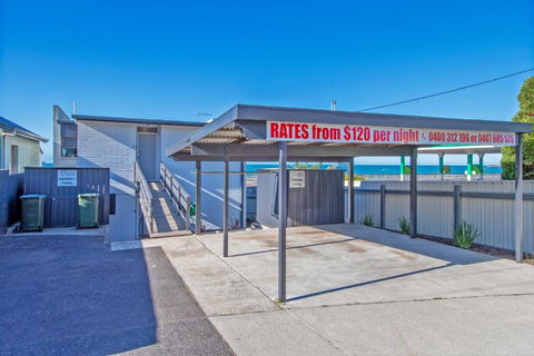 Aruba Apartments - Sunshine Coast Guide 3