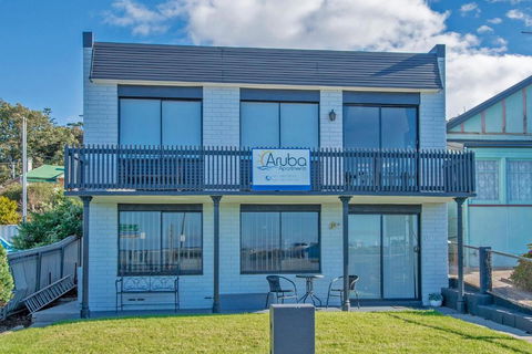 Aruba Apartments - Sunshine Coast Guide 1