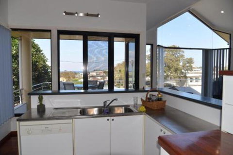 The Boat House - Sunshine Coast Guide 0