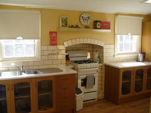 Albany Historic Cottage - Sunshine Coast Guide 4