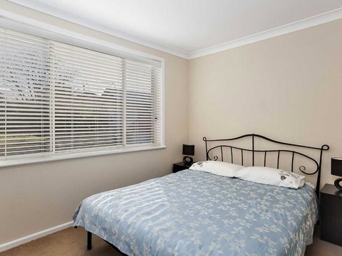 Tomaree Townhouse 5 / 26 28 Tomaree Street Large Air Conditioned Townhouse & WIFI - Sunshine Coast Guide 4