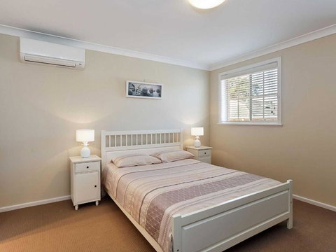 Tomaree Townhouse 5 / 26 28 Tomaree Street Large Air Conditioned Townhouse & WIFI - Sunshine Coast Guide 3