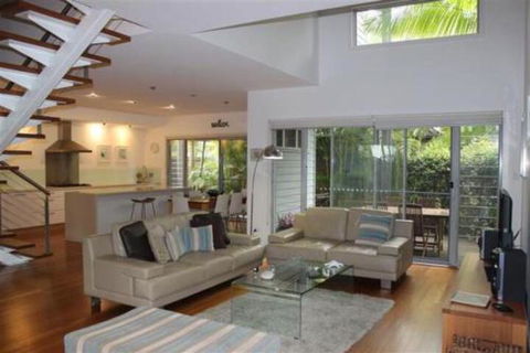 Amore - Sunshine Coast Guide 1