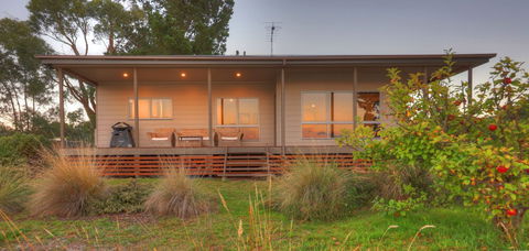 Tides Reach - Essentially Tas Dover - Sunshine Coast Guide 0