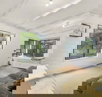 Hidden Escape Free Wifi  Foxtel Surfside PET Friendly - Sunshine Coast Guide