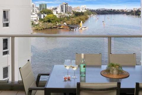 Amazing River View 3 Bedroom Apartment Brisbane CBD Netflix Fast Wifi Carpark - Sunshine Coast Guide 3