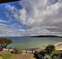 Stones Throw - Sunshine Coast Guide