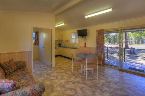 Reflections Holiday Parks Copeton Waters - Sunshine Coast Guide 4