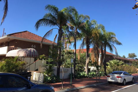 B6 Cafes & Restaurants Close To UWA - Sunshine Coast Guide 5