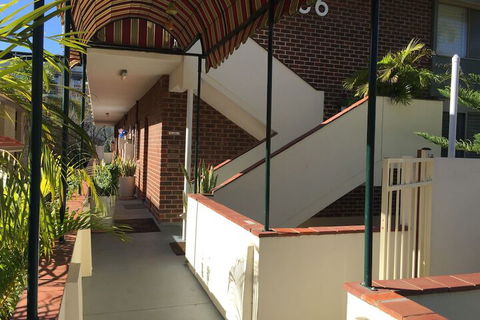 B6 Cafes & Restaurants Close To UWA - Sunshine Coast Guide 2
