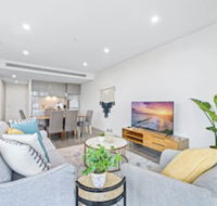 HomeHotel Luxury Apt with Shopping Mall Downstairs - Sunshine Coast Guide