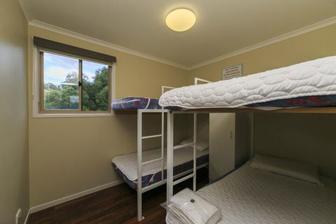 Reflections Holiday Parks Lake Glenbawn - Sunshine Coast Guide 5