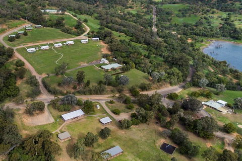 Reflections Holiday Parks Lake Glenbawn - Sunshine Coast Guide 1