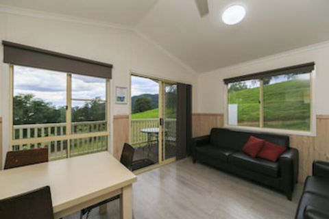 Reflections Holiday Parks Lake Glenbawn - Sunshine Coast Guide 0