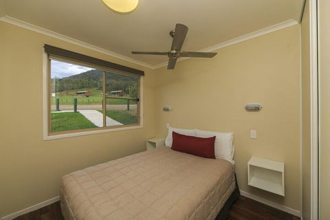 Reflections Holiday Parks Lake Glenbawn - Sunshine Coast Guide 4