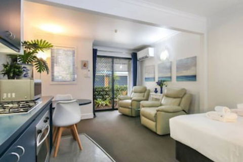 Beautiful Studio In Great Leafy Location - Sunshine Coast Guide 0