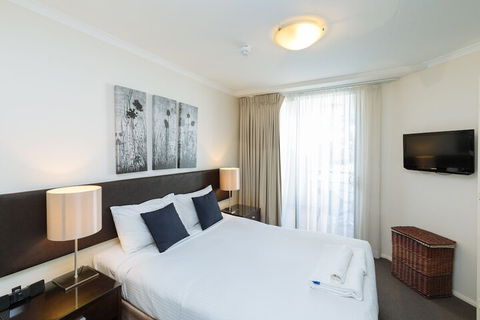 Airtrip Apartment On Edmonstone St - Sunshine Coast Guide 2