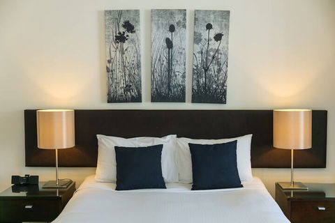 Airtrip Apartment On Edmonstone St - Sunshine Coast Guide 1