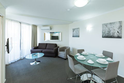 Airtrip Apartment On Edmonstone St - Sunshine Coast Guide 7