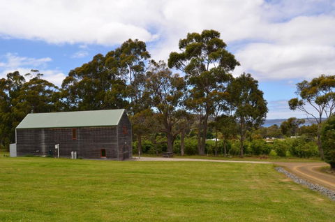 Herons Rise Vineyard Accommodation - Sunshine Coast Guide 1