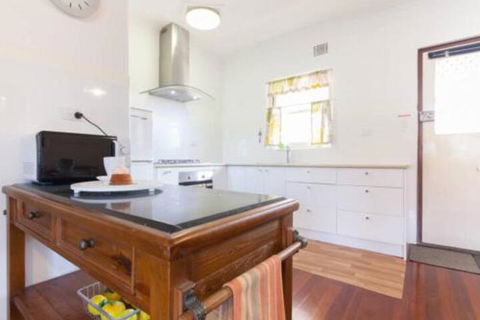 Broadway Apartments - Sunshine Coast Guide 3