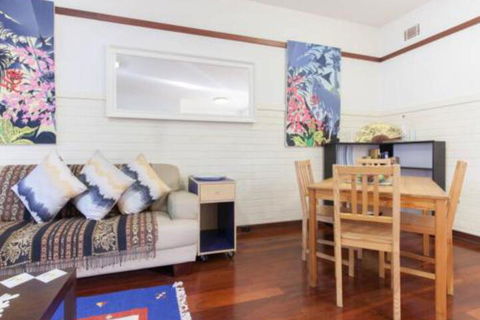 Broadway Apartments - Sunshine Coast Guide 2