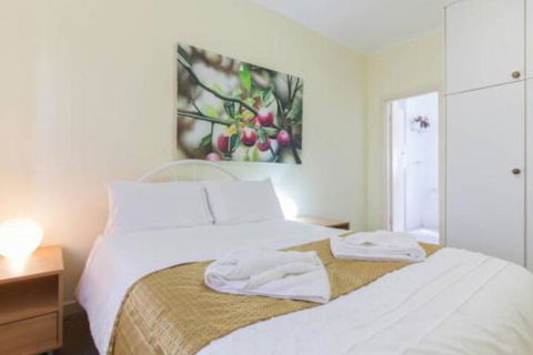 Broadway Apartments - Sunshine Coast Guide 0