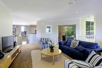 Away On Massinger Street - Sunshine Coast Guide 3