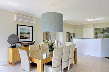 Away On Massinger Street - Sunshine Coast Guide 5