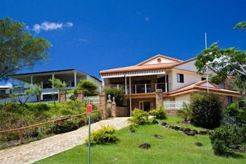 Away On Massinger Street - Sunshine Coast Guide 0