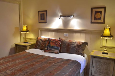 Autumn Affair Cottage 5 - Sunshine Coast Guide 5