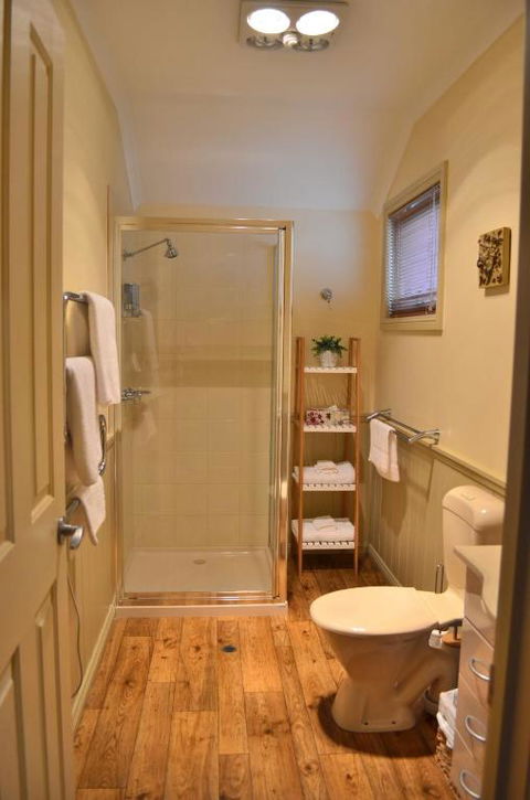 Autumn Affair Cottage 5 - Sunshine Coast Guide 4