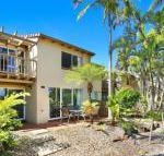 Resort Style The Oasis Resort Villa 7 2 Landsborough Pde - Sunshine Coast Guide