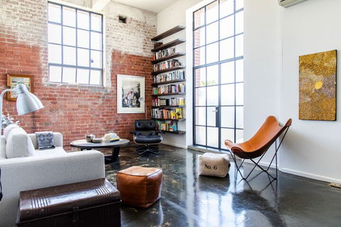 Stylish Warehouse Conversion In Heart Of Fitzroy - Sunshine Coast Guide 3