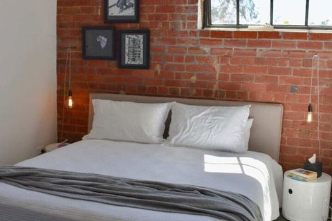 Stylish Warehouse Conversion In Heart Of Fitzroy - Sunshine Coast Guide 4