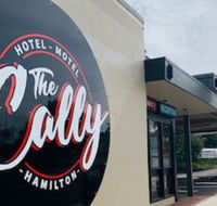 The Caledonian Hotel Motel - Sunshine Coast Guide