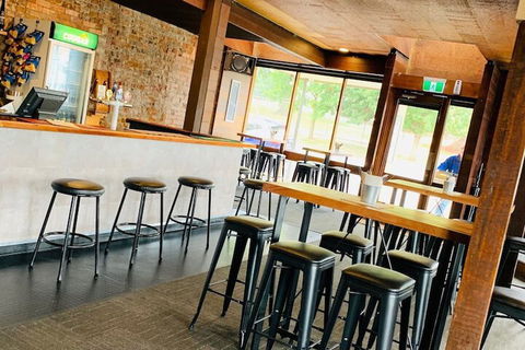 The Caledonian Hotel Motel - Sunshine Coast Guide 7