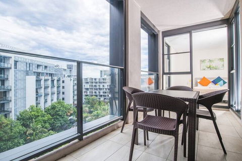 Bright & Modern! 2bed 2bath APT With Parking - Sunshine Coast Guide 4