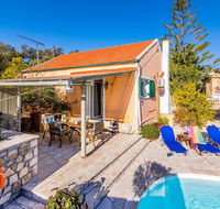 Red Bluff Beach House - Sunshine Coast Guide