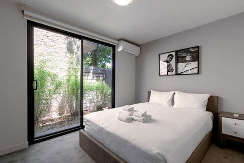 Spacious 2 Bedroom Inner City Townhouse With Private Rooftop - Sunshine Coast Guide 2