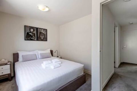 Spacious 2 Bedroom Inner City Townhouse With Private Rooftop - Sunshine Coast Guide 0