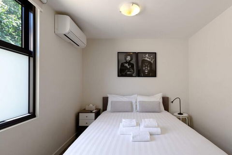 Spacious 2 Bedroom Inner City Townhouse With Private Rooftop - Sunshine Coast Guide 6