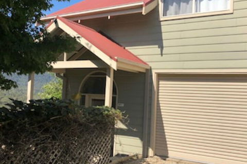 Alpine Stag Lodge Unit 1 - Sunshine Coast Guide 0