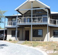 Jay's Beach House - Sunshine Coast Guide