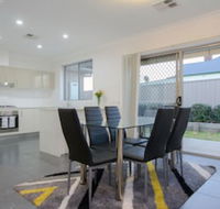 Douro Place - Sunshine Coast Guide
