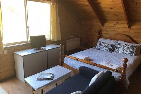Alpine Stag Lodge Unit 2 - Sunshine Coast Guide 2